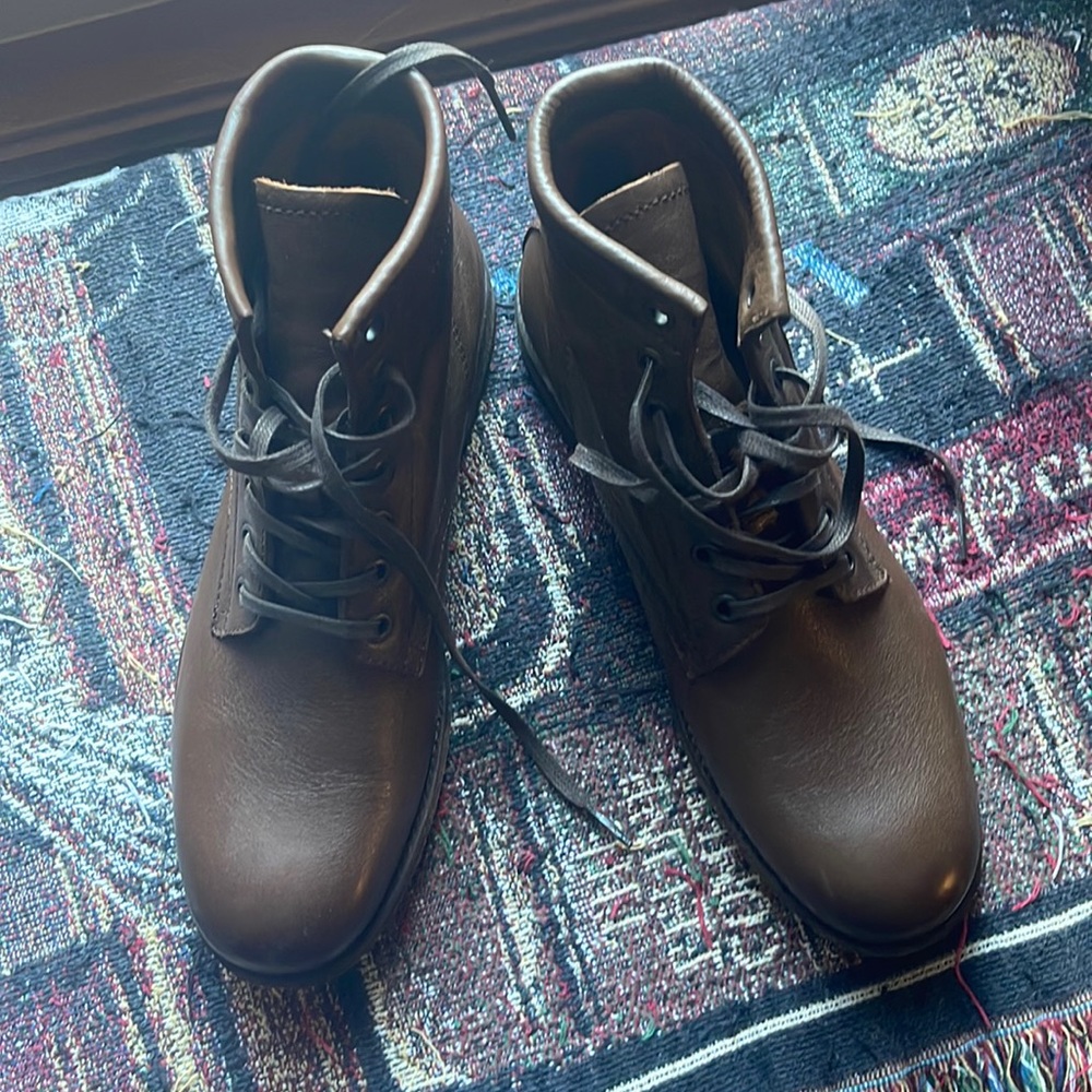 Frye Women’s Arkansas Mid Lace Boot